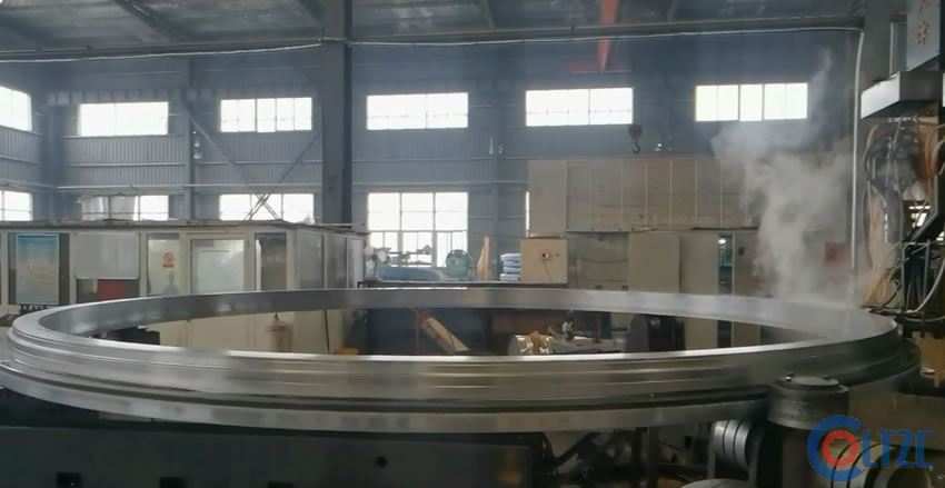 特大型盾构刀盘座轴承生成制造现场曝光 特大型盾构刀盘座轴承生成制造现场曝光